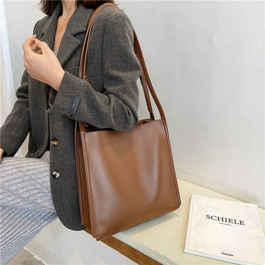 Everyday Bucket Shoulder Bag – Modern Shape, Timeless Style